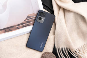 Điện thoại Oppo xám đen