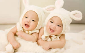 Em bé đáng yêu đang cười