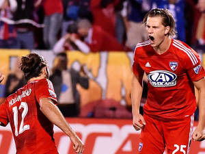 Hậu vệ Walker Zimmerman của FC Dallas tại MSL — Bóng đá GIF Hình nền