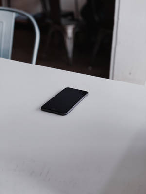 iPhone 8 Trên Bàn — iPhone 7 Plus Hình nền
