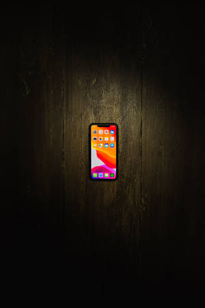 iPhone xs max trên sàn gỗ hình nền