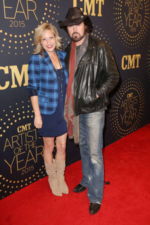 Joey Lauren Adams và Billy Ray Cyrus — Huawei MatePad 11.5 S (2025) Hình nền