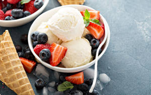 Hình nền Kem Vanilla Với Quả Mọng — 16:10 Hình nền