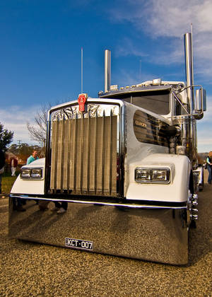 Hình nền Kenworth bóng chrome sáng loáng — IQOO Pad5 Hình nền