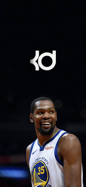 Hình nền Kevin Durant cười và logo — iPhone 17 Pro Max Hình nền