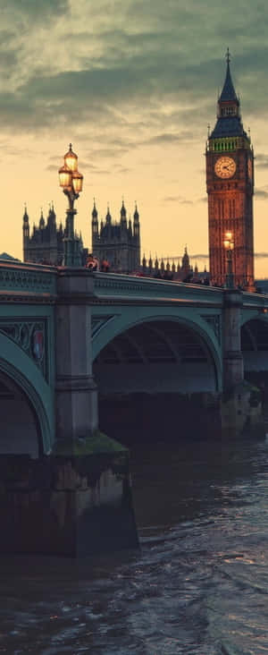 London iPhone — Galaxy Z Flip 6 Hình nền