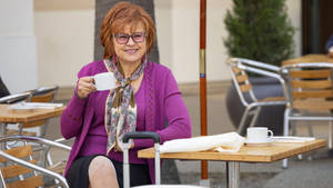 Không Khí Quán Cà Phê Của Tracey Ullman — Tím Hình nền