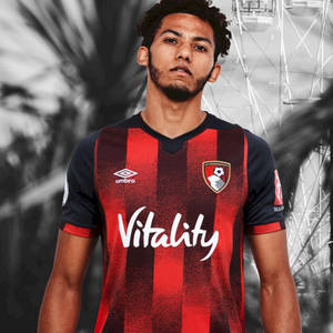 Lloyd Kelly mặc áo đấu AFC Bournemouth — Bóng đá Hình nền