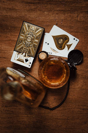 Ly Whisky và Bài Tây — Xiaomi Pad 9 Pro Max Hình nền