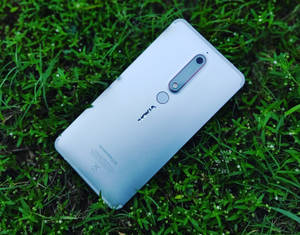 Mặt sau Nokia 6.1 xanh sắt