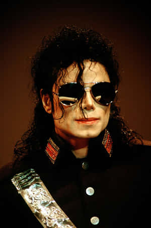 Michael Jackson tạo dáng biểu tượng trong buổi diễn năm 1991 — Oppo Pad Mini Hình nền