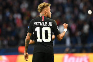 Neymar Jr Nắm Đầy Phong Cách
