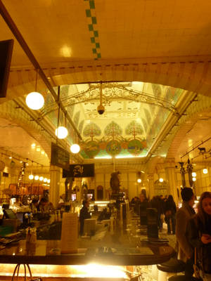 Người mua sắm tại Harrods — Vàng aesthetic Hình nền