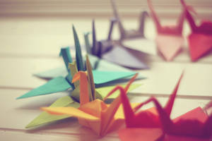 Hình nền ảnh cận cảnh hạc giấy origami nhiều màu sắc — 3:2 Hình nền