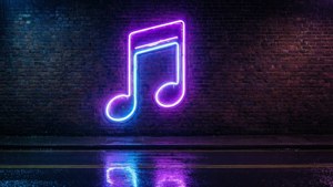 Biển báo nốt nhạc neon phong cách cyberpunk trên con phố tối ẩm ướt. — Âm nhạc thẩm mỹ Hình nền