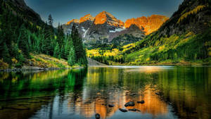 Hình nền phong cảnh núi non tự nhiên Maroon Bells với hồ