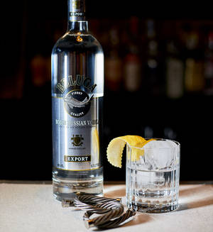 Rượu Beluga Vodka Với Vỏ Chanh — Honor Magic V Flip 2 Hình nền