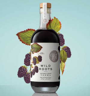 Rượu Vodka Ngâm Marionberry Wild Roots Kèm Quả Mọng Tươi — Honor Magic V Flip 2 Hình nền