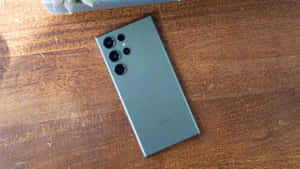 Samsung S23 Ultra Xanh Lá Cây Cụm Camera Sau Trên Bề Mặt Gỗ — Samsung galaxy s22 Hình nền