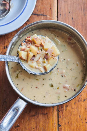 Súp Clam Chowder New England Trong Muỗng Bạc — Xiaomi Pad 8 Pro Hình nền