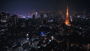 Hình nền góc nhìn từ trên cao của Tháp Tokyo trong thành phố về đêm