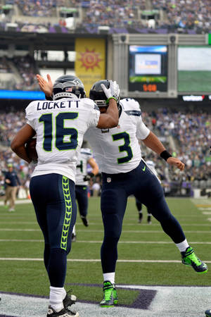 Tyler Lockett Russell Wilson Cầu Thủ Bóng Đá Seattle Seahawks — Xiaomi Pad 8 Hình nền