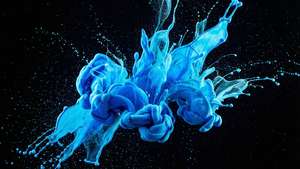 Những vệt sơn màu xanh neon bắn tung tóe trên nền tối. — 霓虹蓝美学 Hình nền