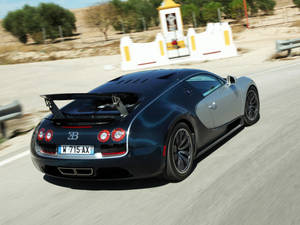 Hình nền Xe Bugatti Veyron Đen Đang Phóng Nhanh
