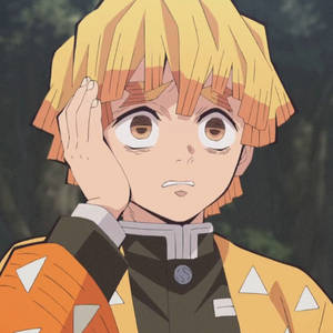 Zenitsu sợ hãi trong Demon Slayer